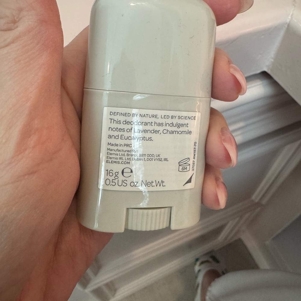 ELEMIS Skincare Set with Red Temperley London cosmetic case - Picture 5 of 15